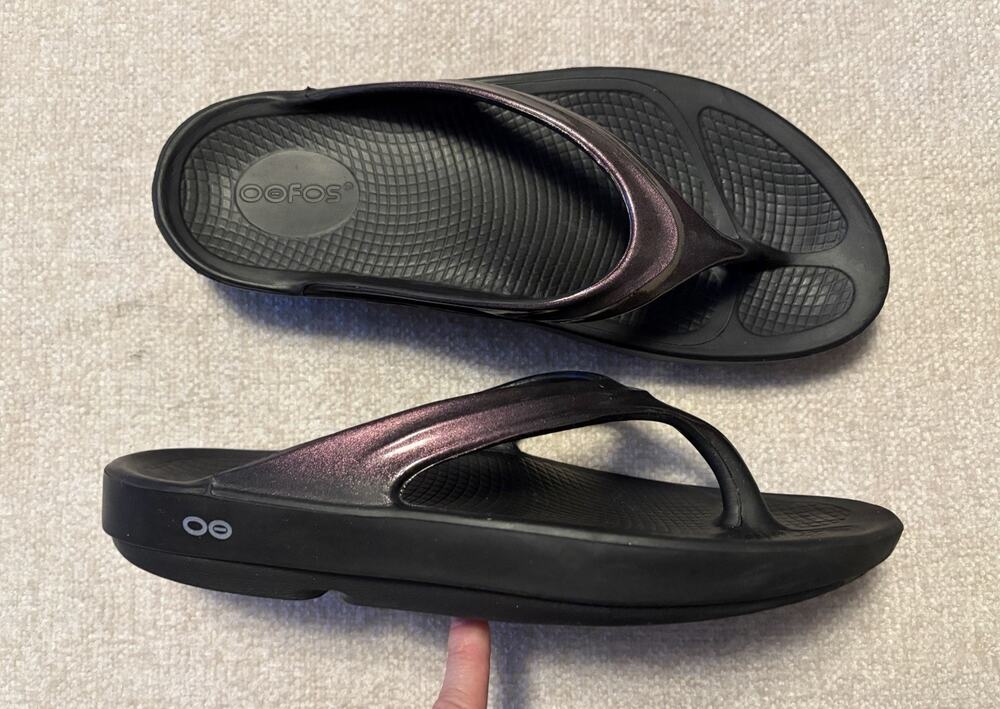 OOFOS OOlala Luxe Sandals Womens Size 10 Thong Comfort Walking Recovery